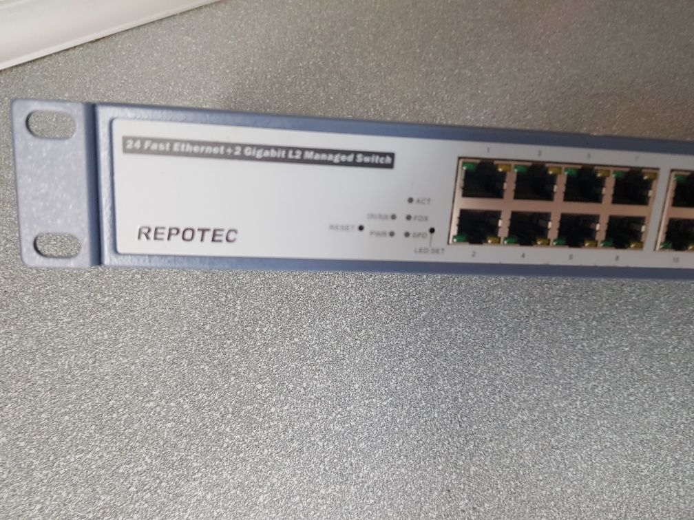 Router 24 portowy