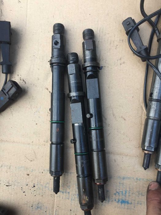 Форсунка управляюча F E G audi a6 c5  ауди ауди а6 с5 2,5 тді.