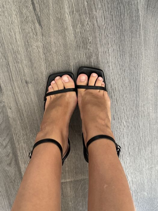 Босоніжки чорні на каблуку шпильці НОВІ