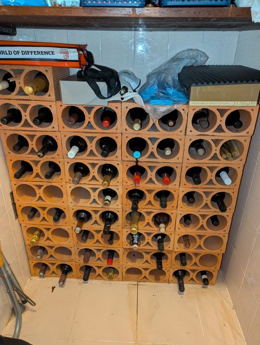 Garrafeiras duplas em Barro