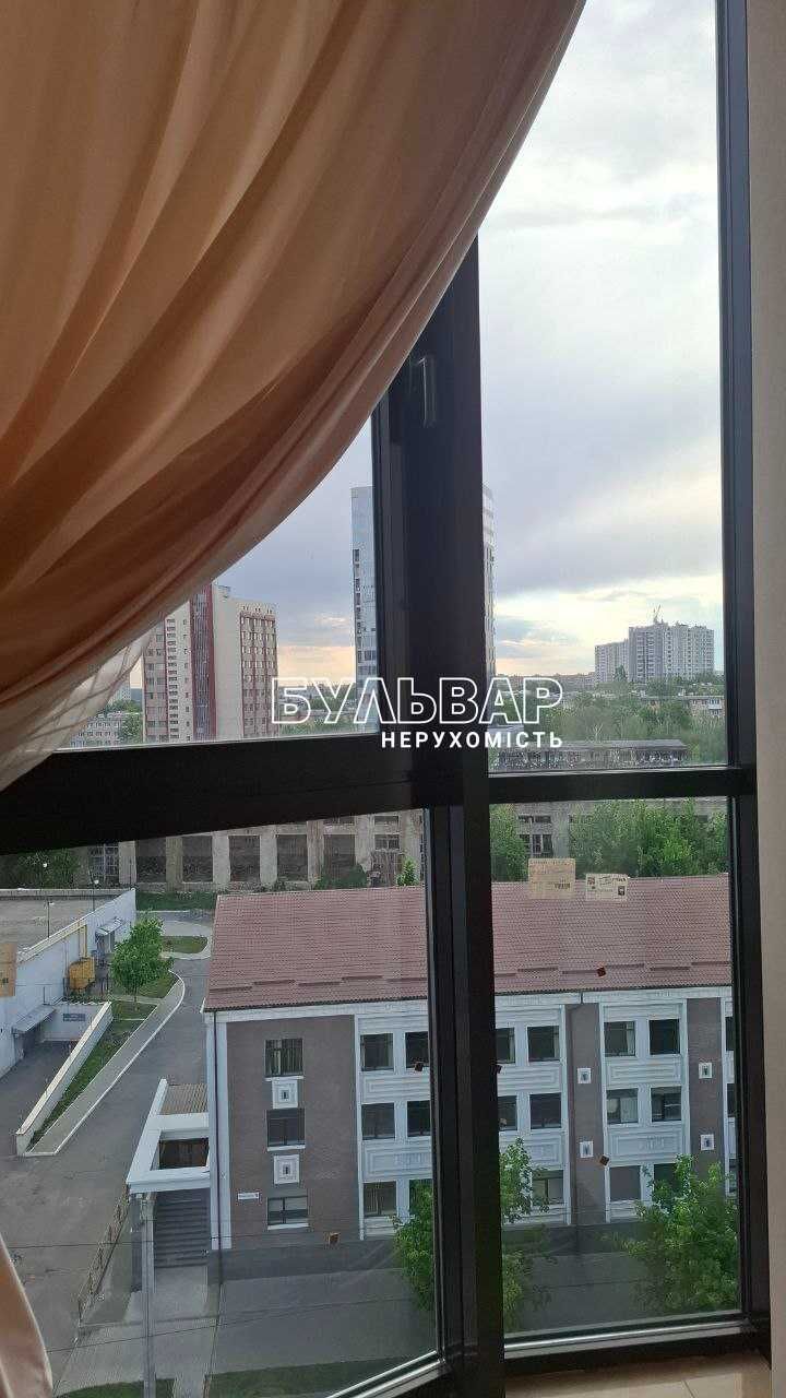 Продам 4 к.кв - 190 м2,, ЖК Азарин, Отакара Яроша 16-Б +2 паркоместа
