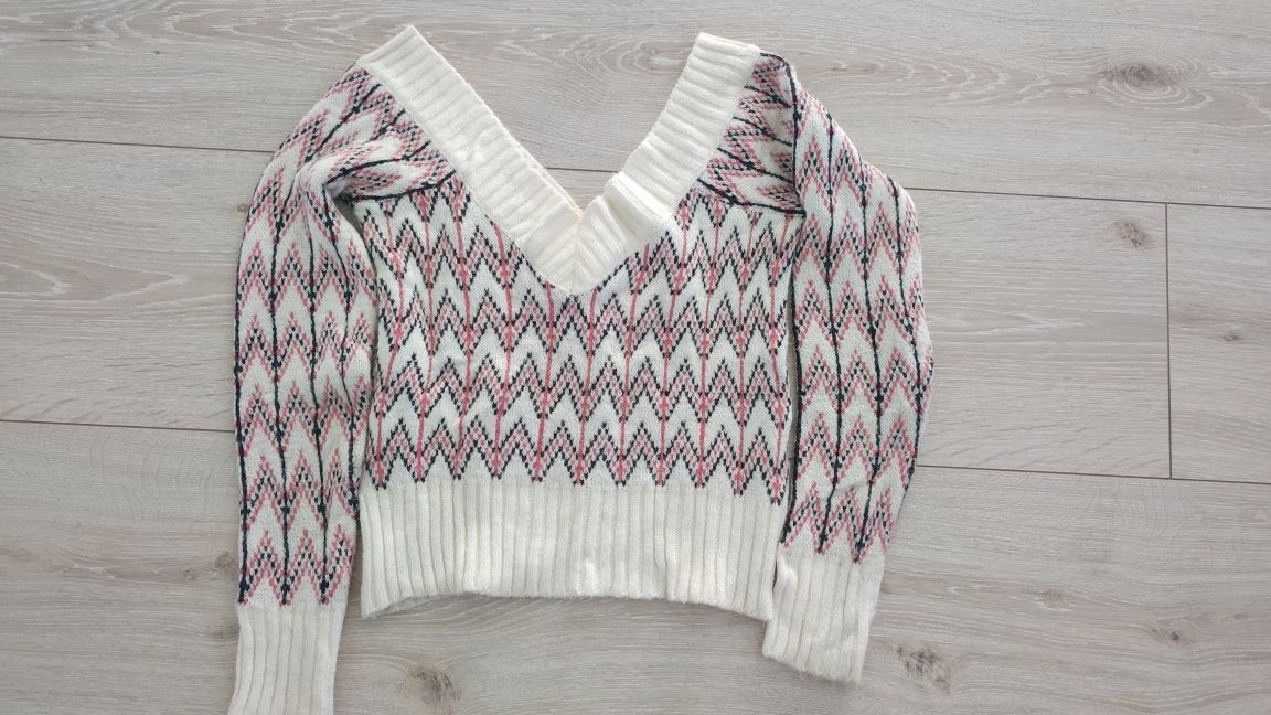 Sweter damski dekolt V