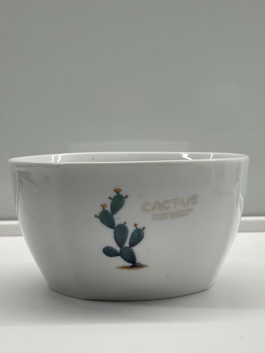 Новый набор посуды -4 чашки -2 пиалы