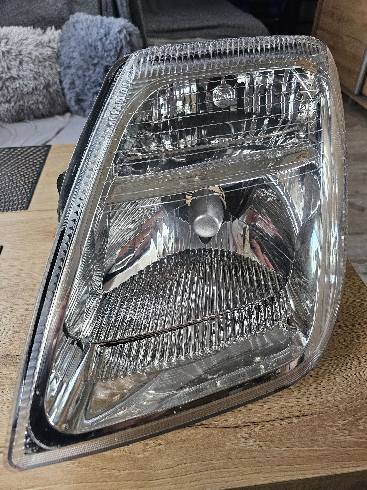 Lampa Citroen C2 Prawa/ Lewa Uszkodzone