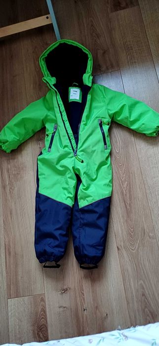Kombinezon zimowy dla chłopca sinsay 98 oraz zestaw ubranek 104-110