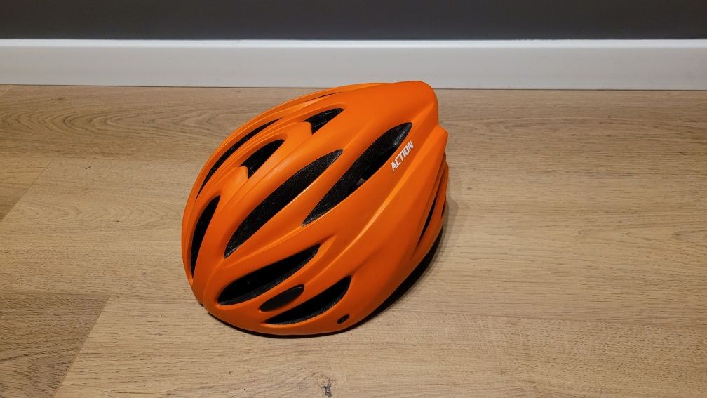 Kask rowerowy lub na hulajnogę