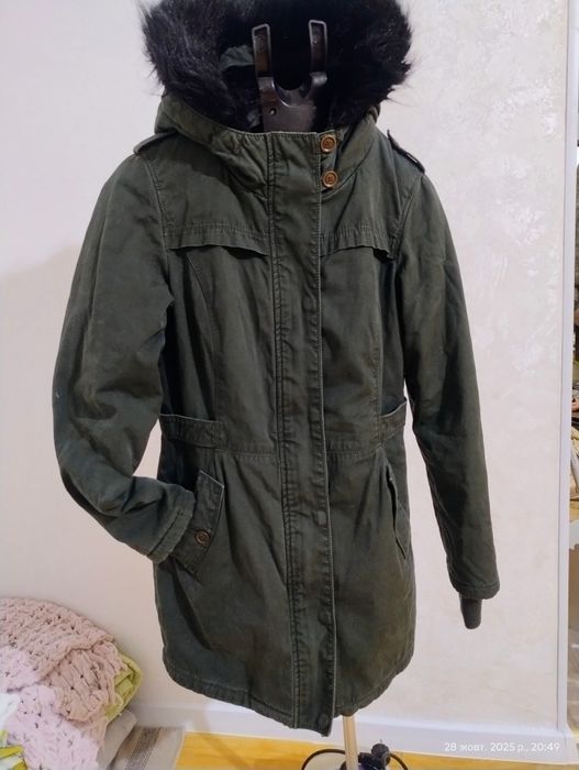 Парка дуже тепла і удобна