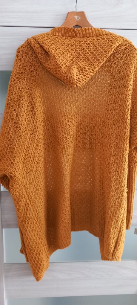 Sweter dlugi z kapturem
