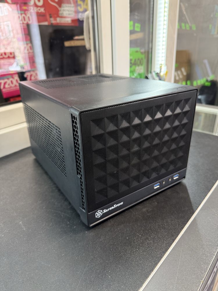 Komputer stacjonarny SilverStone, i5, 16GB, 256SSD, RX 570, bdb stan