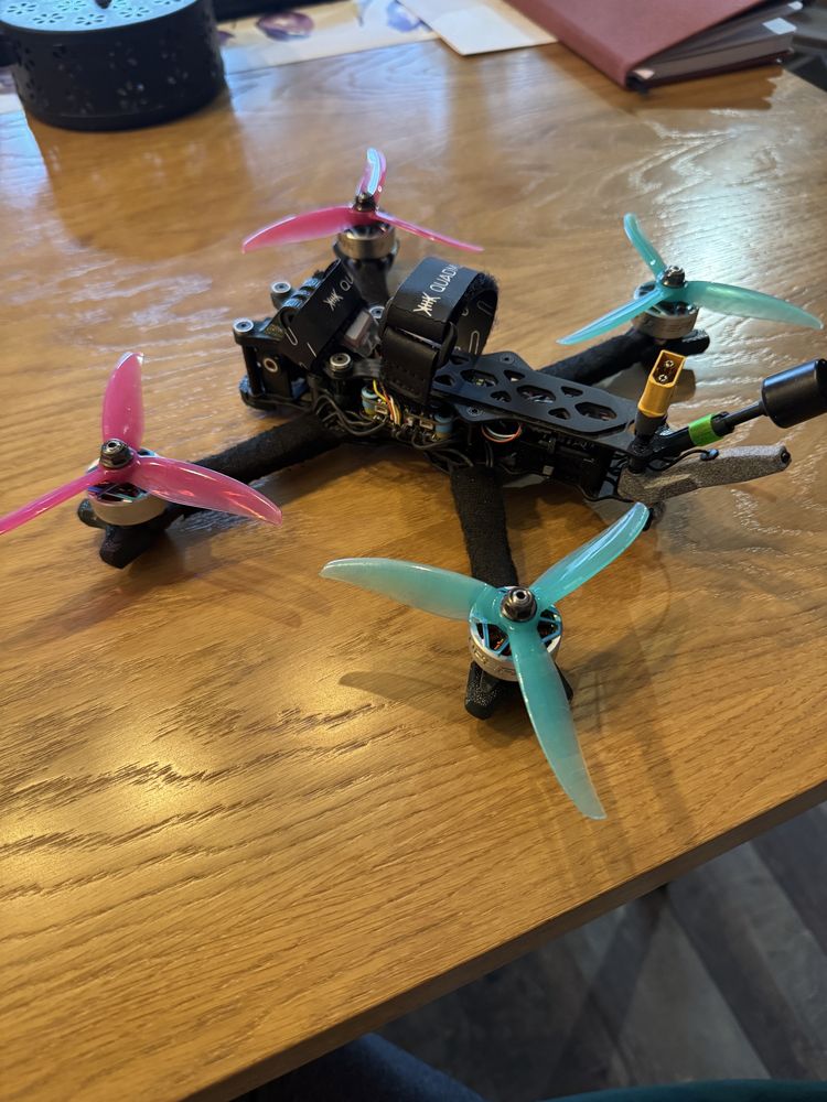Dron FPV 5” baterie gratis Quadmula F5, ELRS, 6S, GPS bez VTX