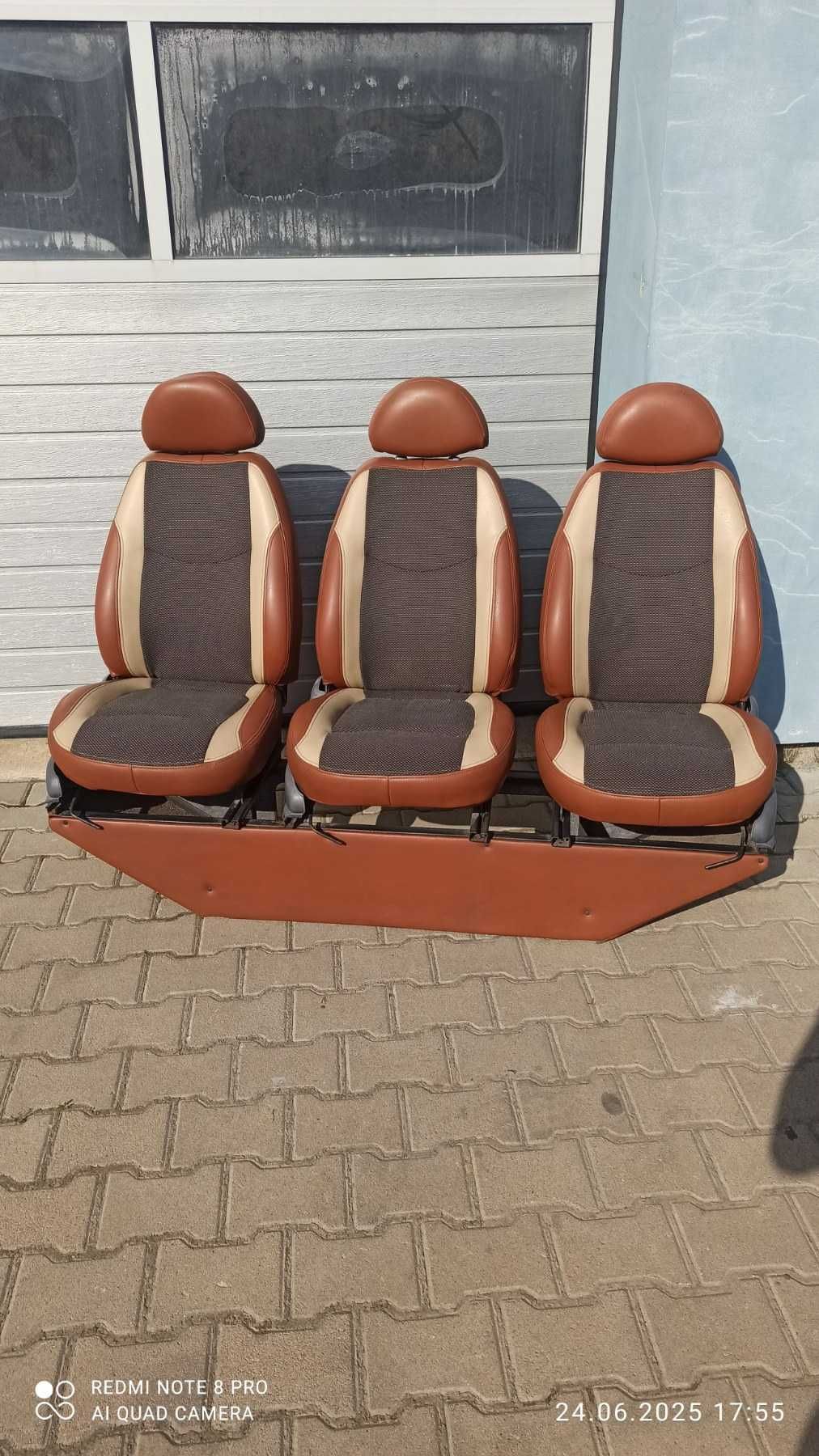 автосидіння на каркасі