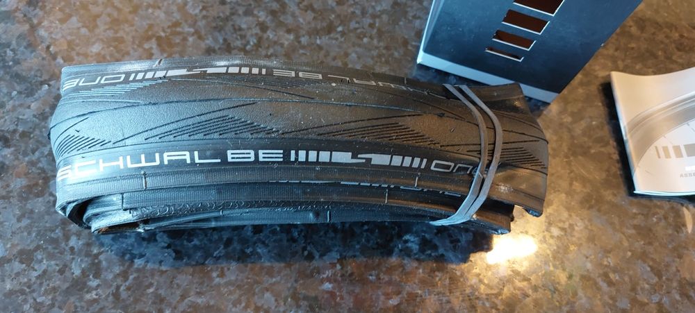 Pneu de bicicleta de estrada dobrável Schwalbe one roda 24