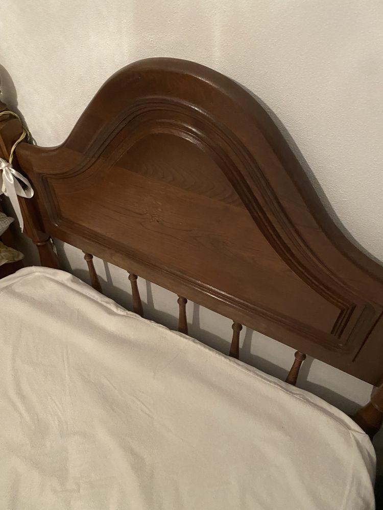 Cama vintage em bom estado