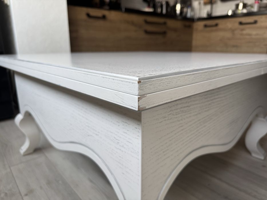 Розкладний стіл білого кольору