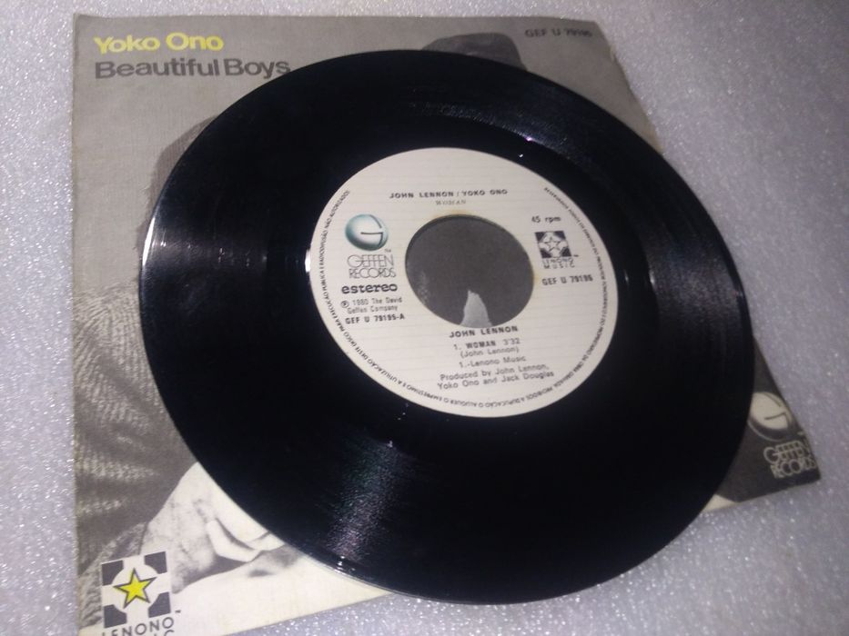 Antigo vinil single John Lennon / Yoko Ono – Woman/Beautiful Boys 1980