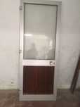 Estrutura com porta aluminio