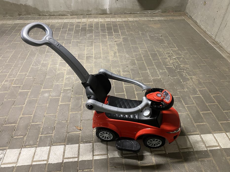 Jeździk pchacz samochodzik