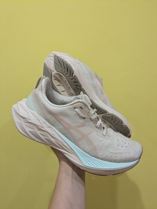 Кросівки жіночі ASICS масивні і бомбезні)