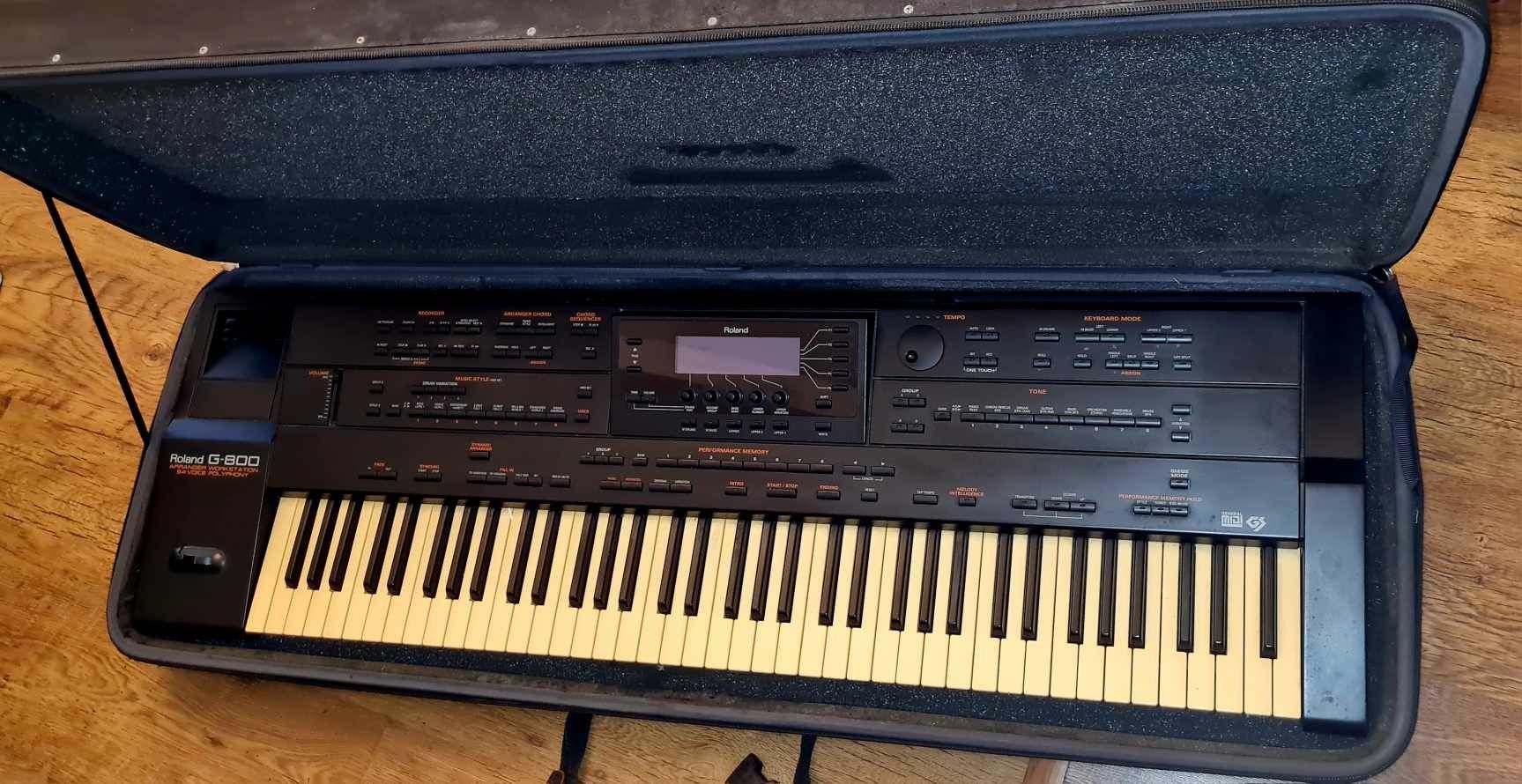 Organy Roland g800 plus futerał