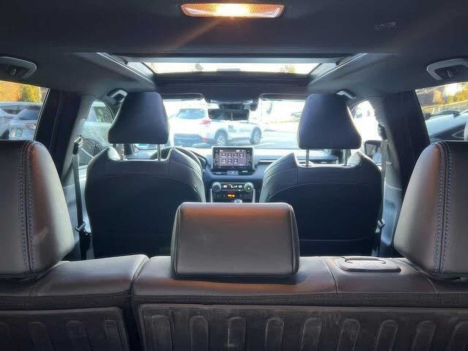 Toyota RAV4 Hybrid XSE      2020