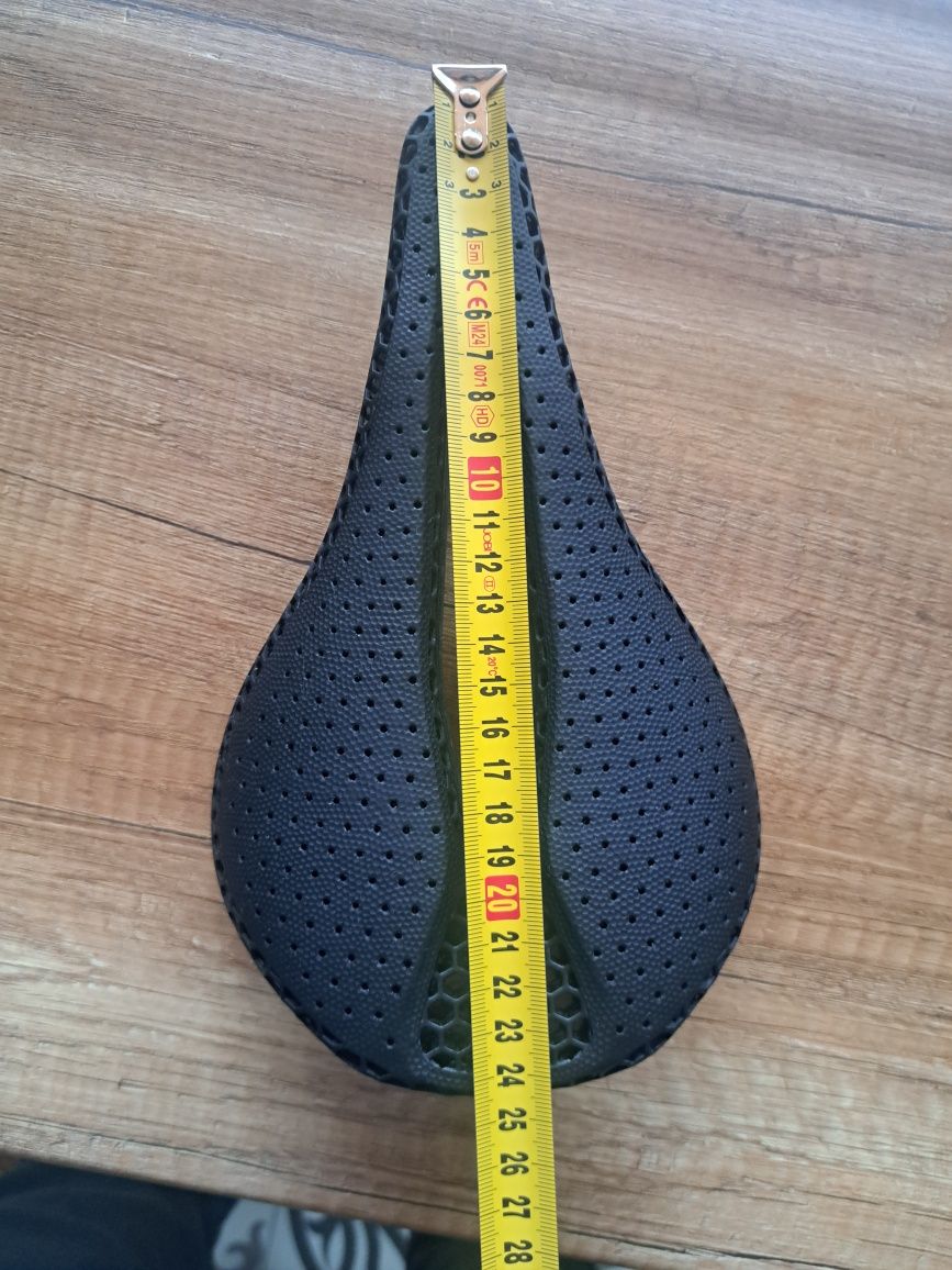 Siodełko RYET 3D HONEY COMB  carbon karbon
