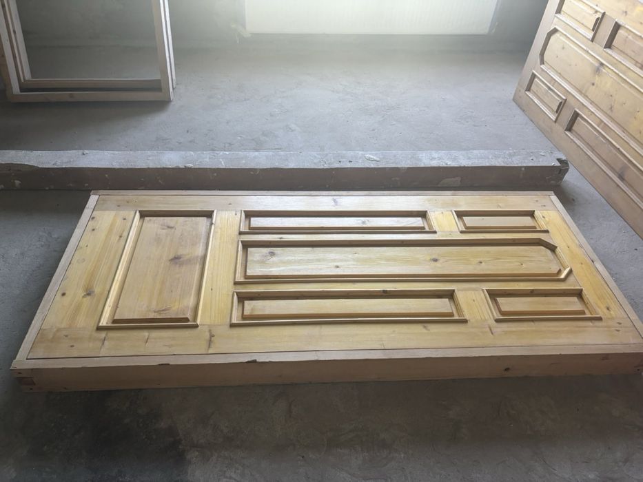 Продам двері міжкімнатні з масиву