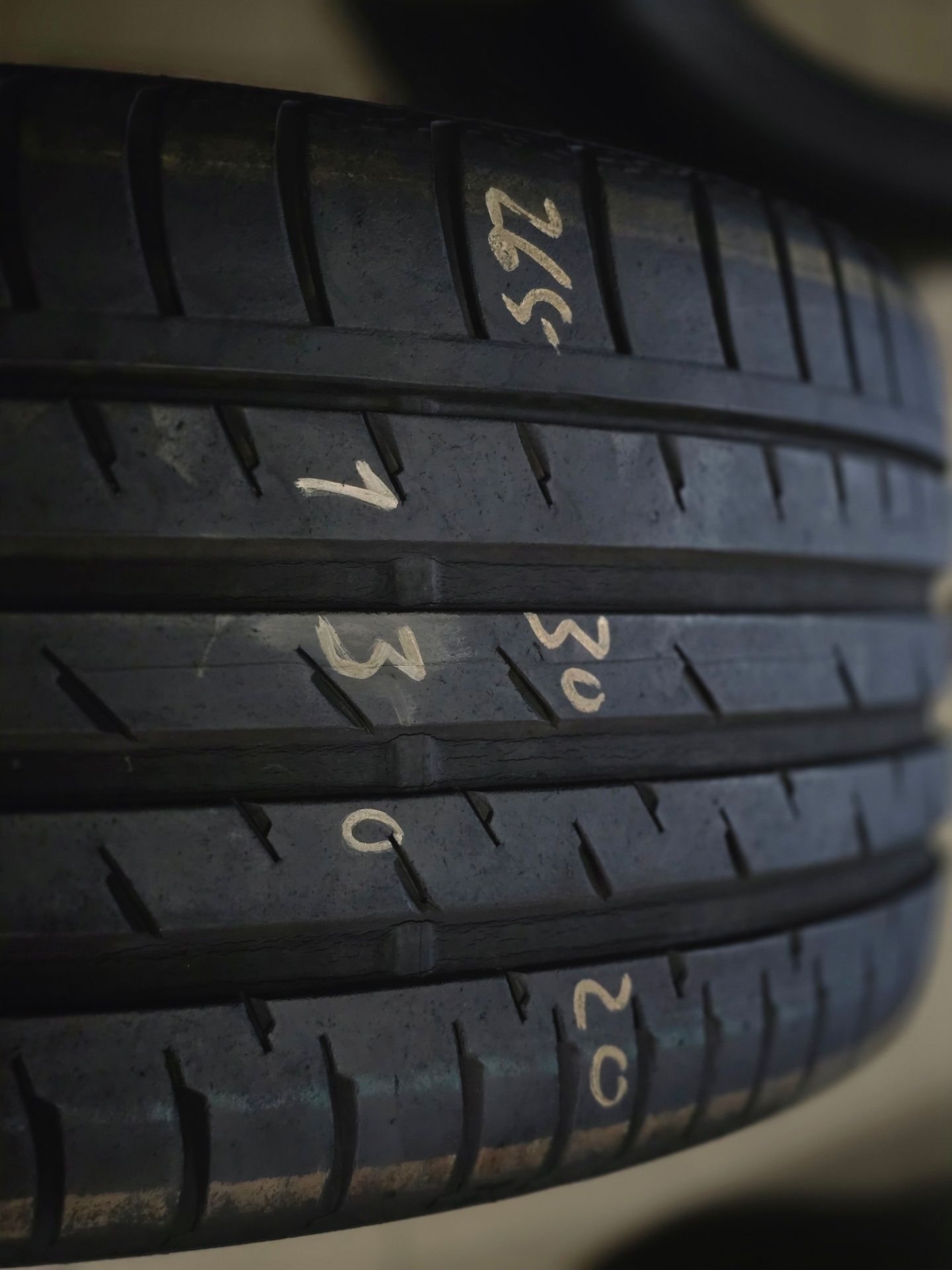 Pneus 265/30 R20 - 90%