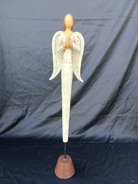 Figurka drewniany anioł