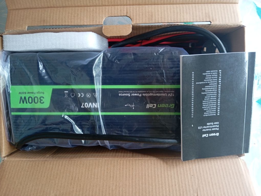 Інвертор GREEN CELL 12В/230В 300Вт/600Вт чистий синус