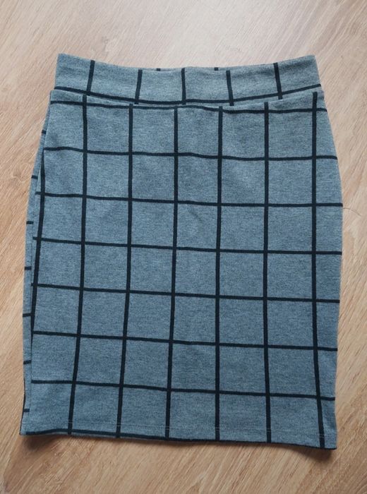 Ołówkowa spódnica w kratę reserved 36