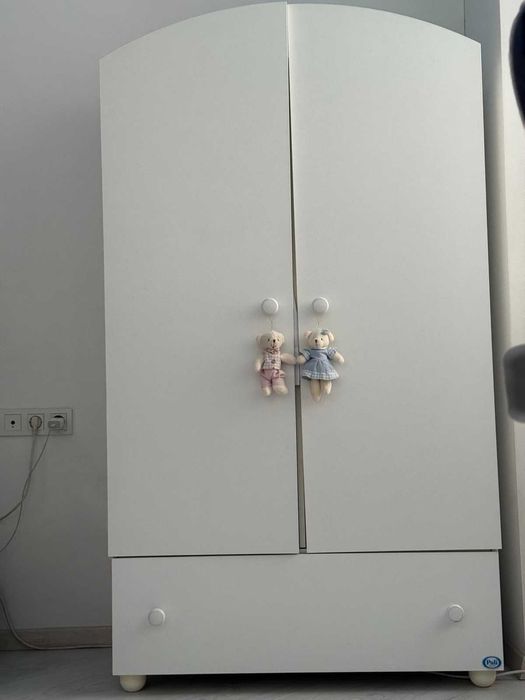 Продається якісний набір дитячих спальних меблів із натуральног дерева