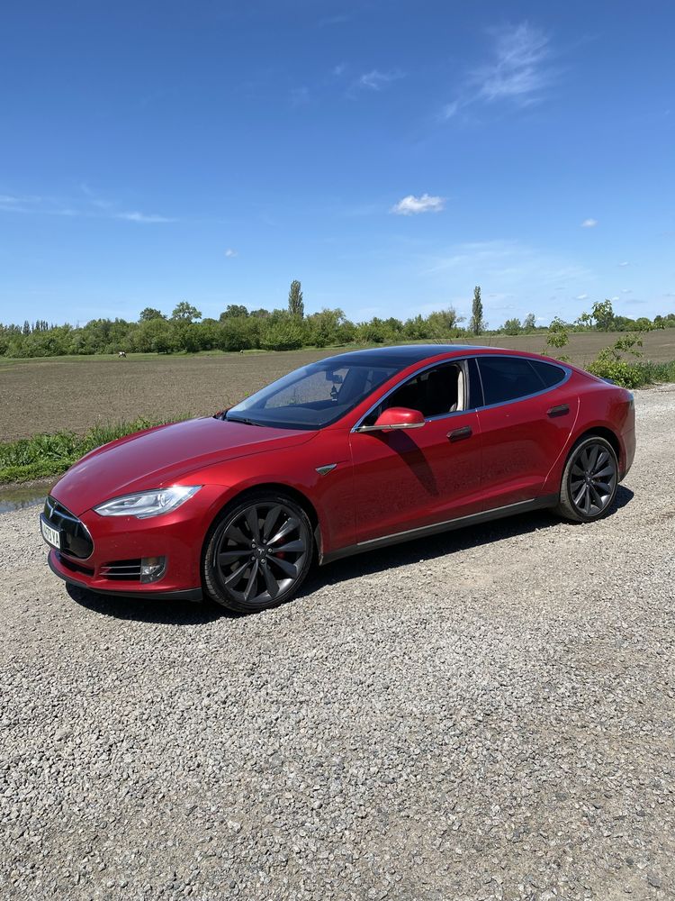 Продам Tesla model S Performance  2014 року