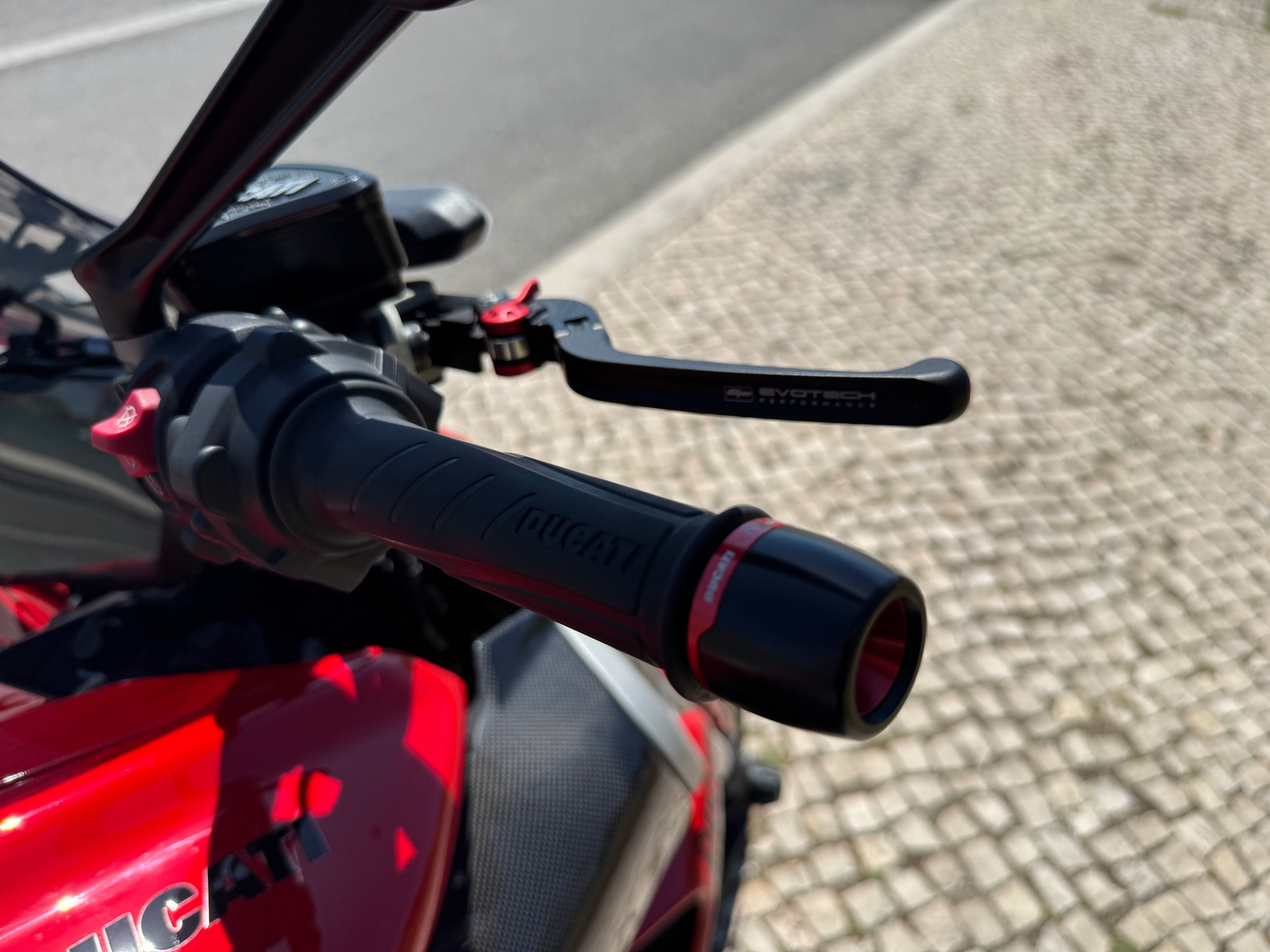 Ducati Diavel V4 (2024)