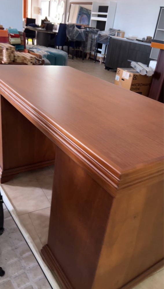Conjunto mesa, secretaria, cadeiras, armario