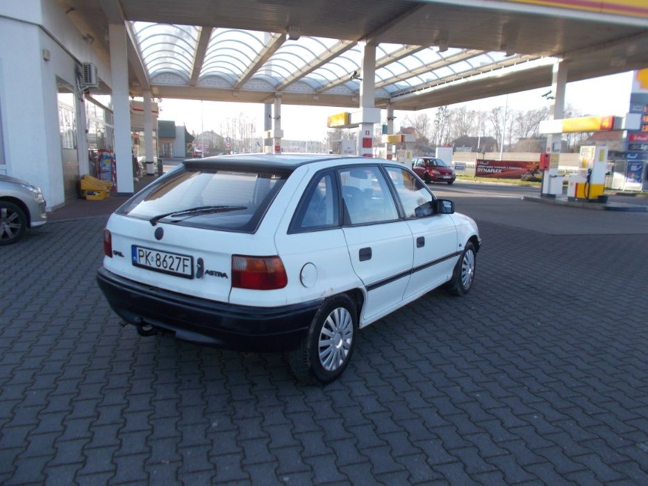 Opel Astra 1 na czesci 5 dRZwi na czesci kolor bialy