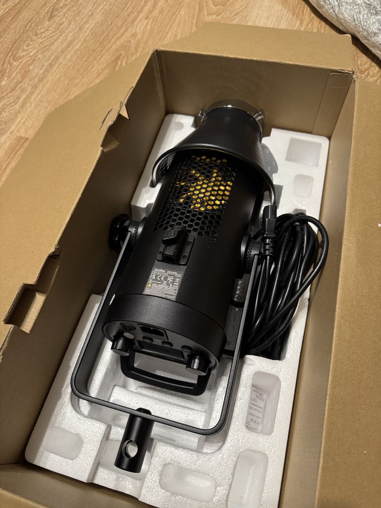 Професійне світло godox sl 200ii bi
