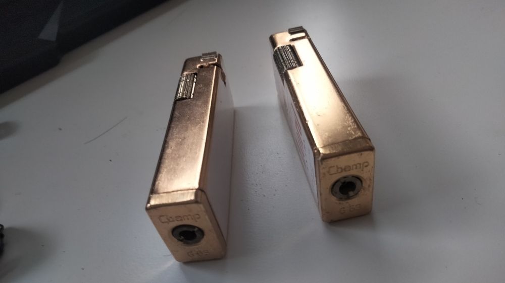 2 isqueiros vintage coleção