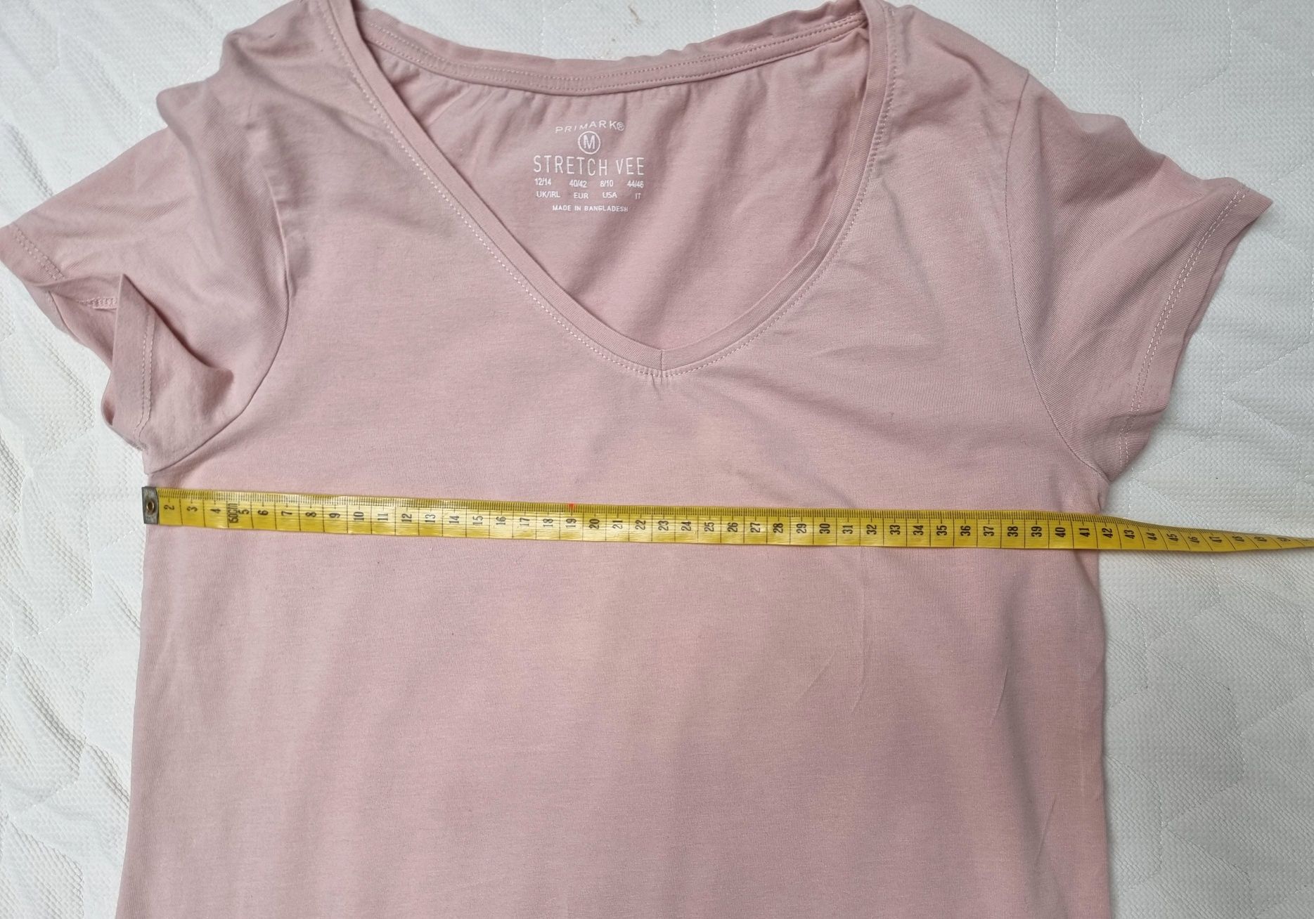 Basic koszulka. Gładki t-shirt na lato. 38 primark