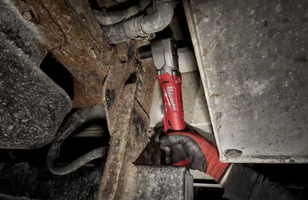 Бесщеточный угловой гайковерт MILWAUKEE 2565-20 M12 1/2