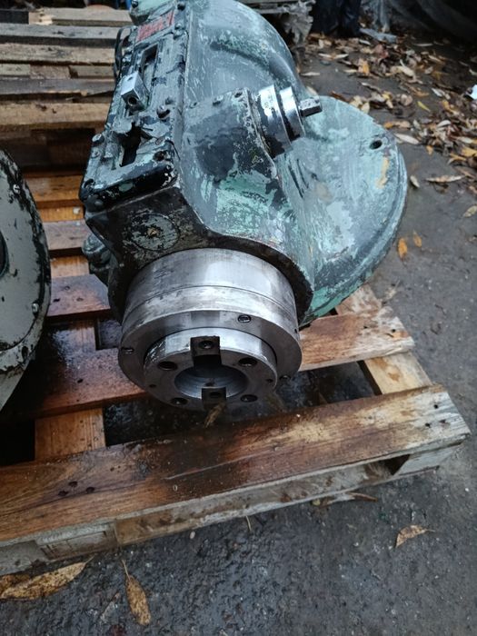 Універсальна Вертикальна фрезерна головка ісо50 Heckert fss 6м13