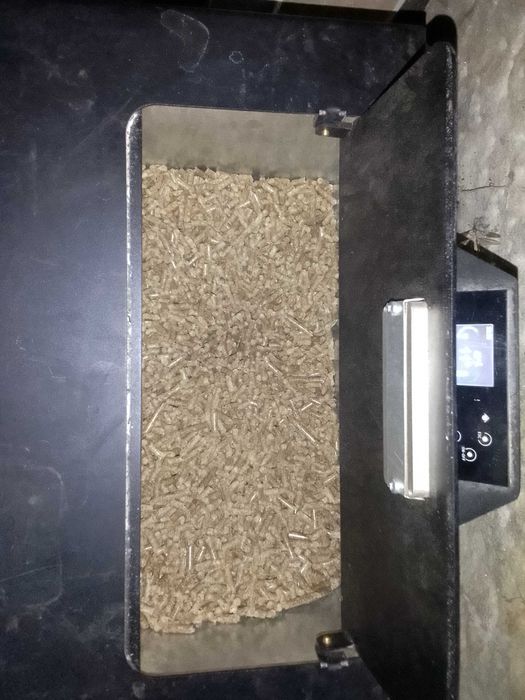 Lareira a Pellets METLOR – Excelente Estado, Tubos incluídos.