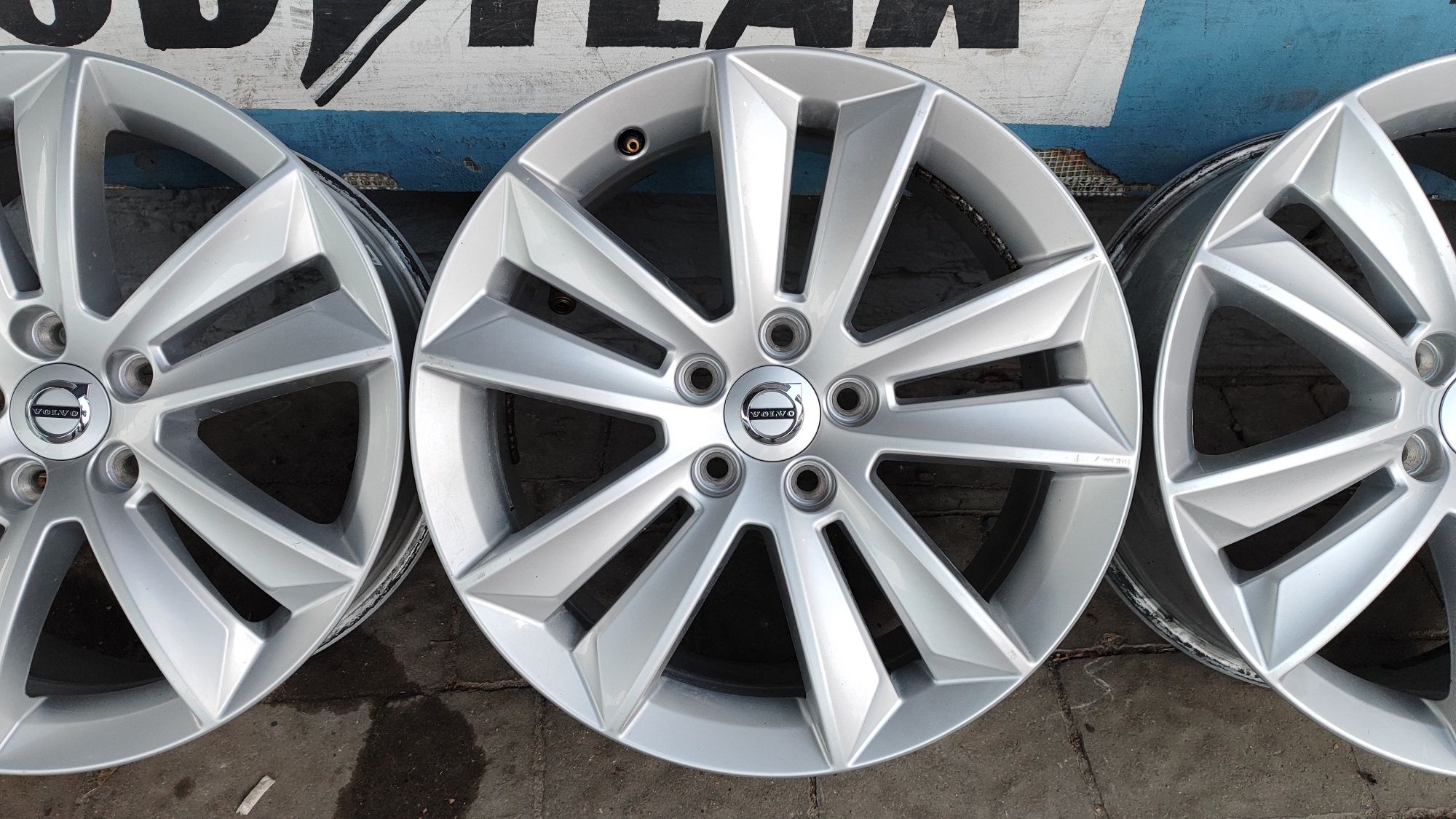 Диски оригінальні Volvo 5*108 R17 ET - 40.5
