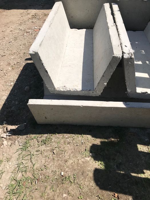 Жолобки водостічні армовані на канаву-10 штук, у формі трапеції.