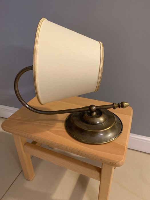 Kinkiet boczny w kolorze brudne złoto