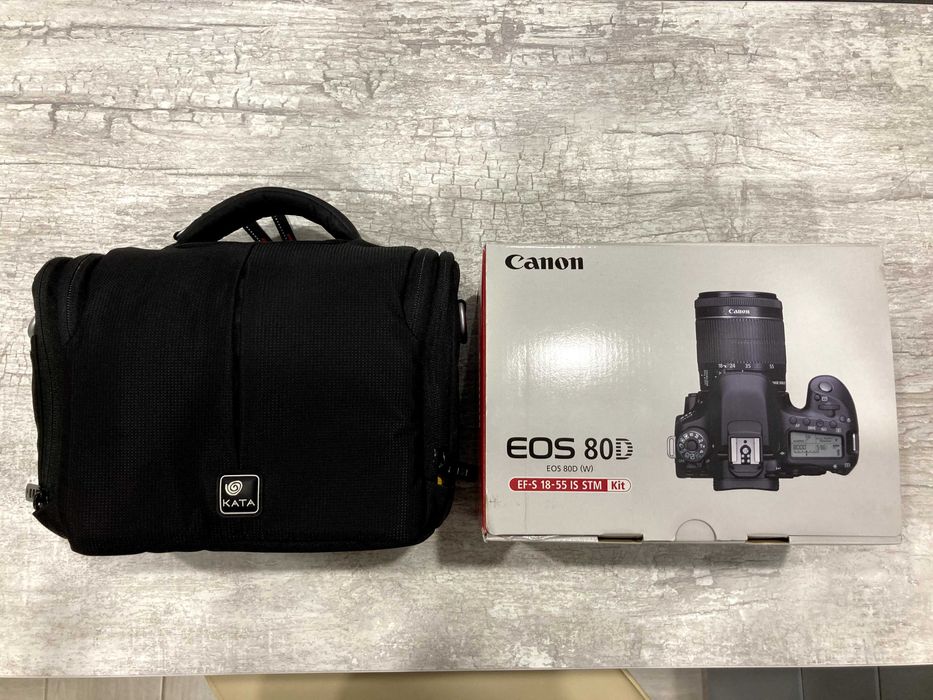 Дзеркальний фотоапарат Canon EOS 80D kit (18-55mm) IS STM + додатки