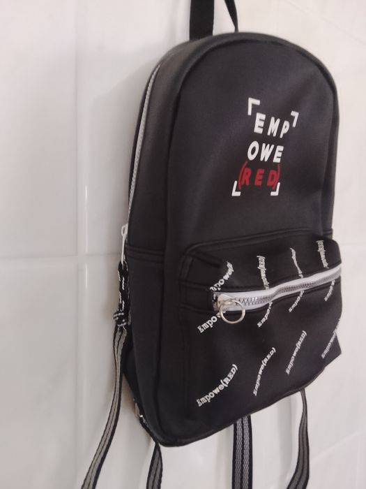 Mochila em bom estado nova