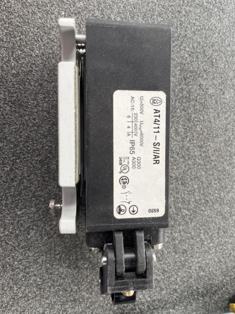 Łącznik krańcowy rolka 1Z 1R AT4/11-S/I/AR 085925 MOELLER