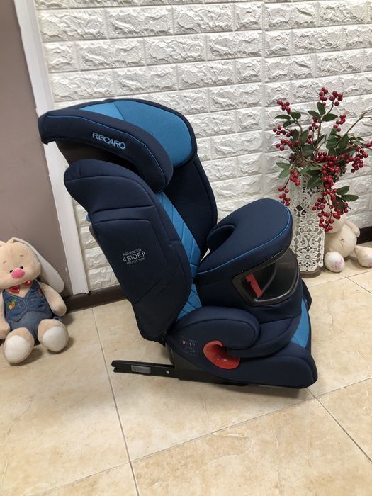 Автокрісло Recaro Monza Nova IS група 1/2/3 (9-36кг) бустер