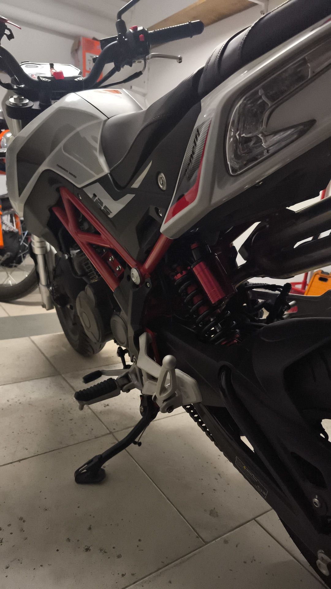 Vendo benelli tnt 125 em óptimo estado
