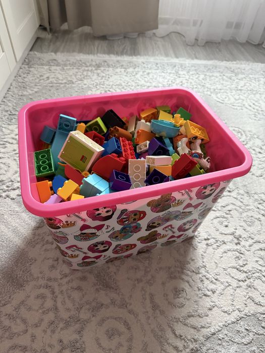 Коробка с тремя разными наборами Lego Duplo